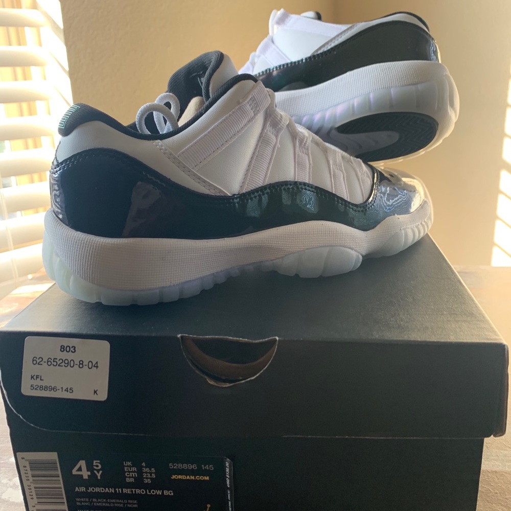 Air Jordan retro 11 low “emerald” REPOST size 4.5